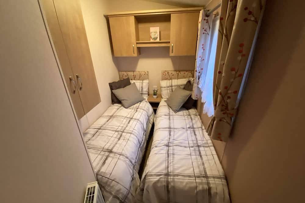 Family-friendly Caravans With On-site Pool and Entertainment in St Osyth, Essex