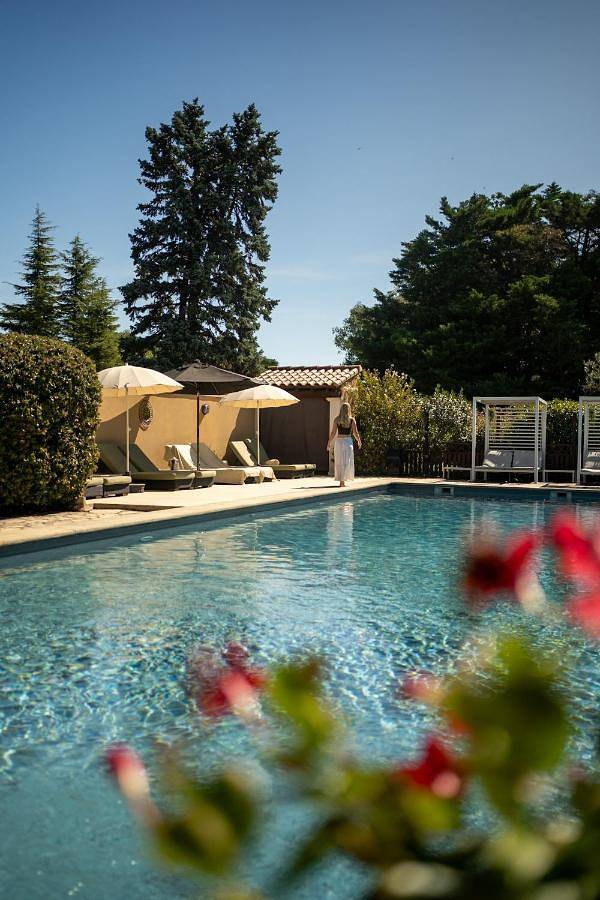 Alojamiento y desayuno para 4 personas, con vistas además de piscina y jardín - 1