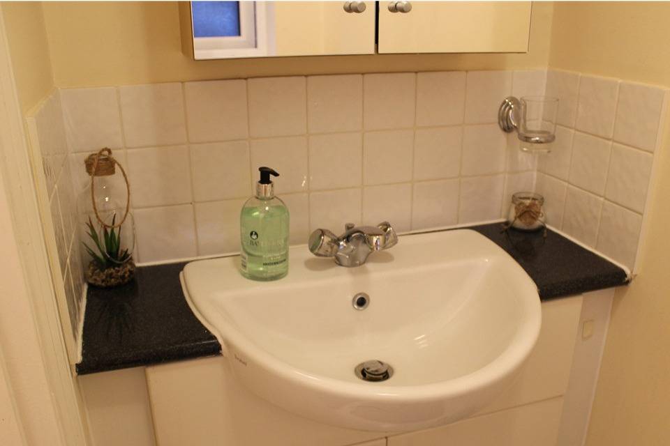 3 Bed Lego Themed Home - Sleeps 6 - Wifi, Parking in Slough, Berkshire