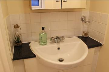 Vacation Rental for 6 Guests in Slough, Berkshire, Picture 4