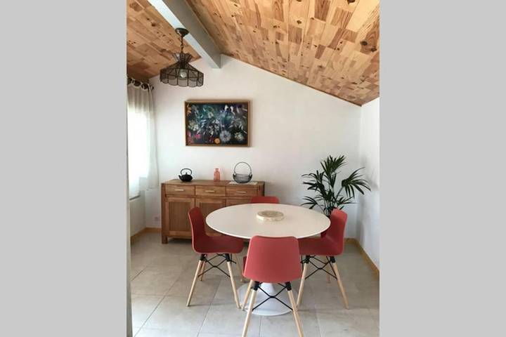 Location de vacances pour 2 personnes, avec vue et jardin à Cayriech - 2