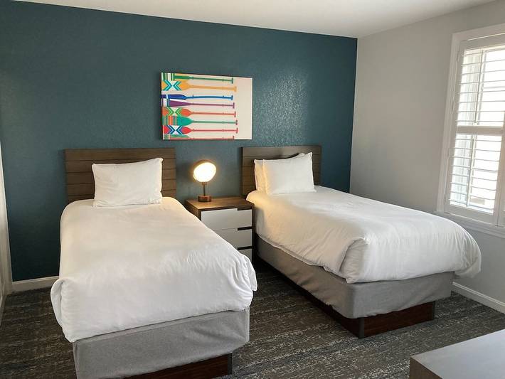 Hotel for 6 people, with yard in Newport