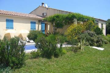Gîte pour 4 personnes, avec piscine et jardin dans Le Gardon A Collias Collias