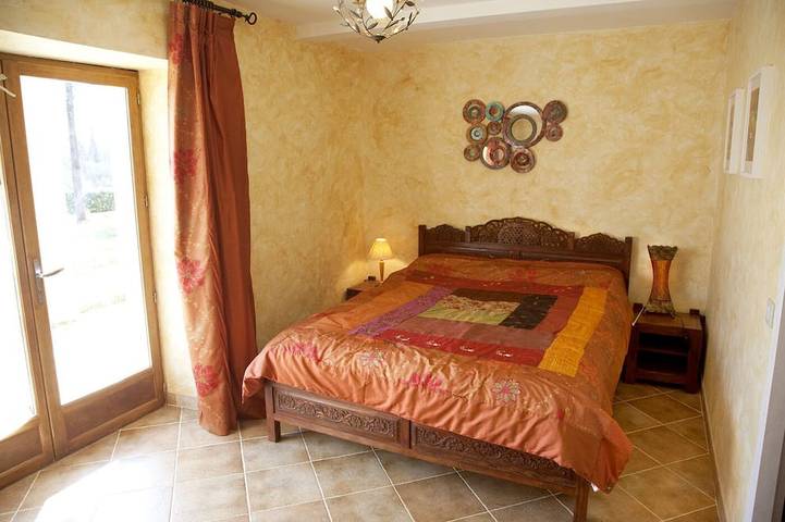 Location de vacances pour 7 personnes, avec jardin ainsi que terrasse et piscine à Fajoles - 2