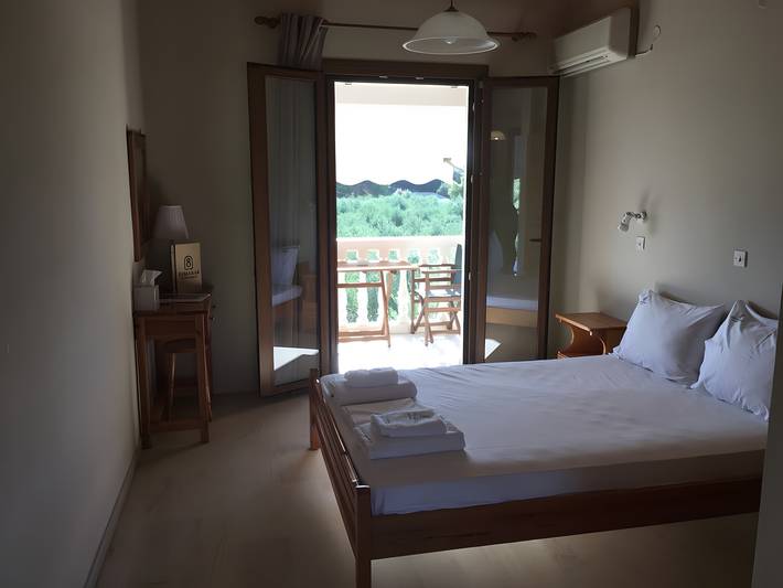 Vacation rental for 2 people, with yard and balcony in Zakynthos