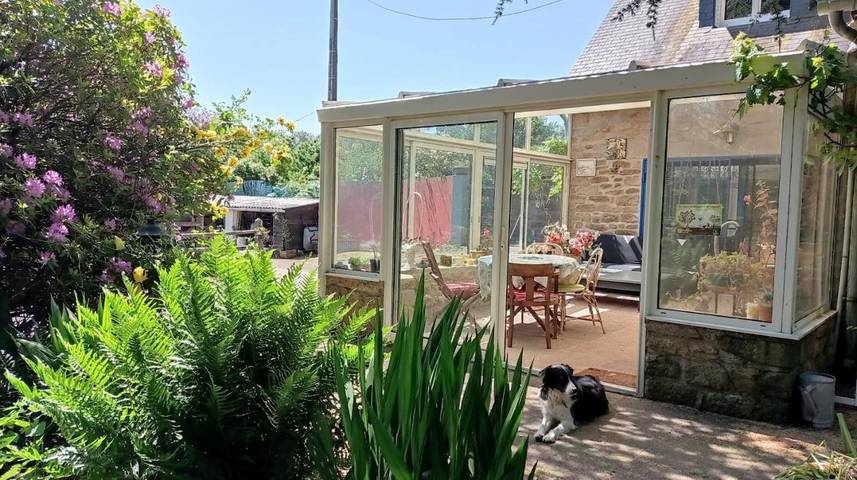 Chambre d’hôte pour 5 personnes, avec jardin ainsi que terrasse et vue à Le Saint (Morbihan)