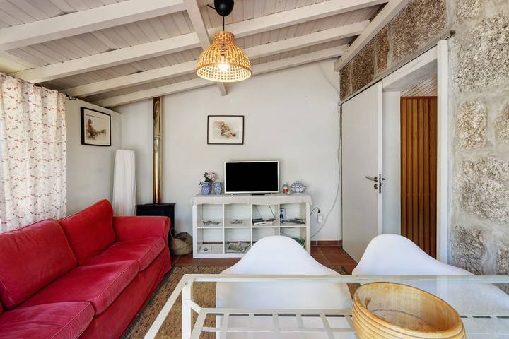 Casa de vacaciones 'Casa De Andrães Camélias' con piscina compartida, Wi-Fi y aire acondicionado in Santo Isidoro e Livração, Distrito de Porto