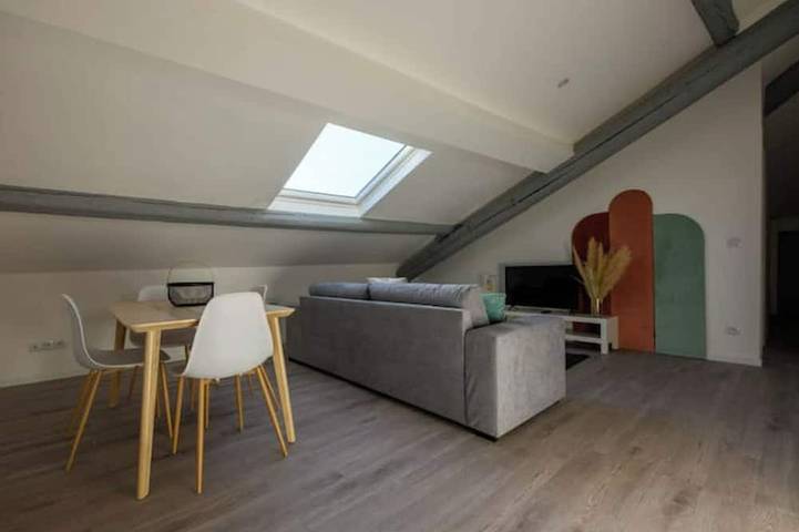Entire apartment, ⭐️Apartment near the train station and the Polygone shopping center⭐️ in Béziers, Mediterranean Coast (France)