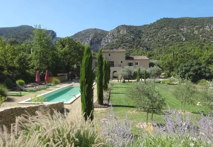 Casa de huéspuedes para 2 personas, con terraza y jardín además de vistas y piscina - 1