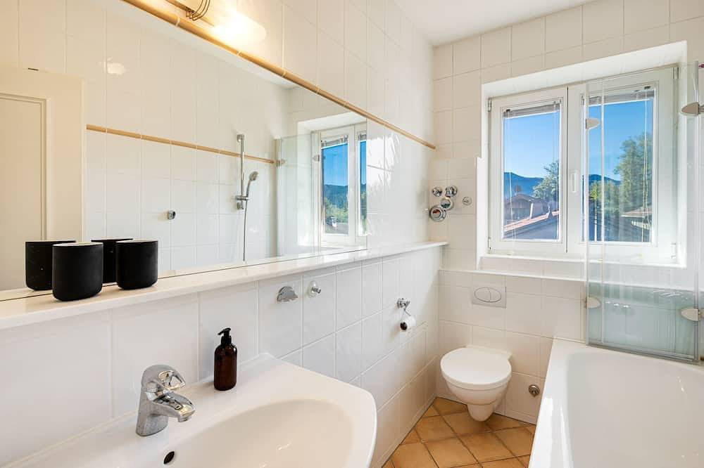 Ganze Wohnung, Ferienwohnung Tegernsee-Blick - Tegernsee-Blick mit Bergblick in Gmund, Bayerische Alpen