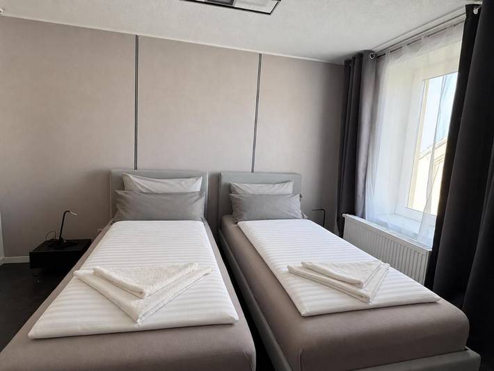 Ferienwohnung für 5 Personen, mit Terrasse und Garten in Bernburg