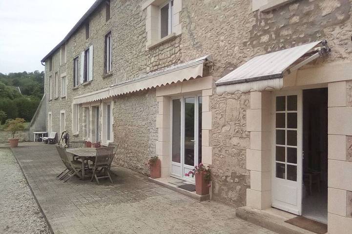 Location de vacances pour 6 personnes, avec Jacuzzi ainsi que Terrasse et Jardin dans Pévy