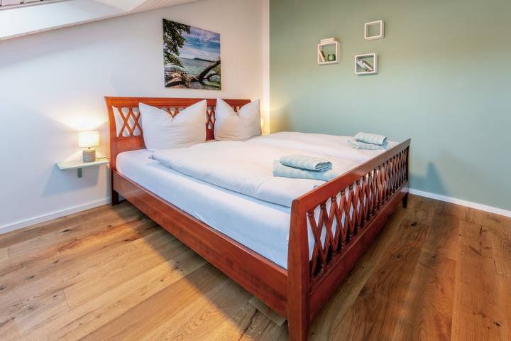 Ganze Wohnung, Bezaubernde, hundefreundliche 2-Zimmer-Wohnung mit Dachterrasse in See-Nähe in Gaienhofen, Untersee