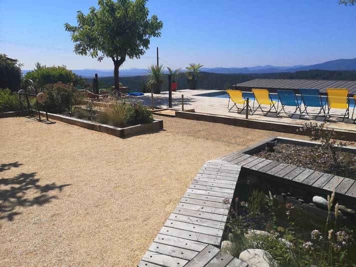 Location de vacances pour 4 personnes, avec vue ainsi que jardin et piscine à Planzolles - 4