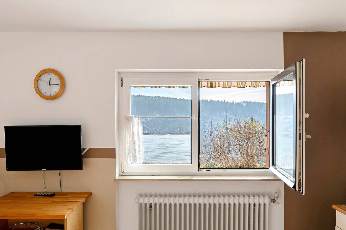 Geheel appartement, Appartement 'Haus Wintersonne - Fewo Luchs' met privé terras, gedeelde tuin en Wifi in Feldberg (Schwarzwald), Feldberg