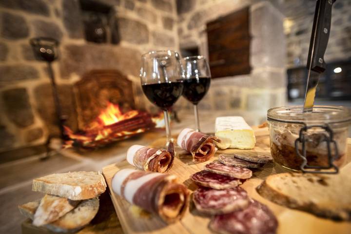 Gîte pour 12 personnes, avec jardin dans Prinsuéjols - 3