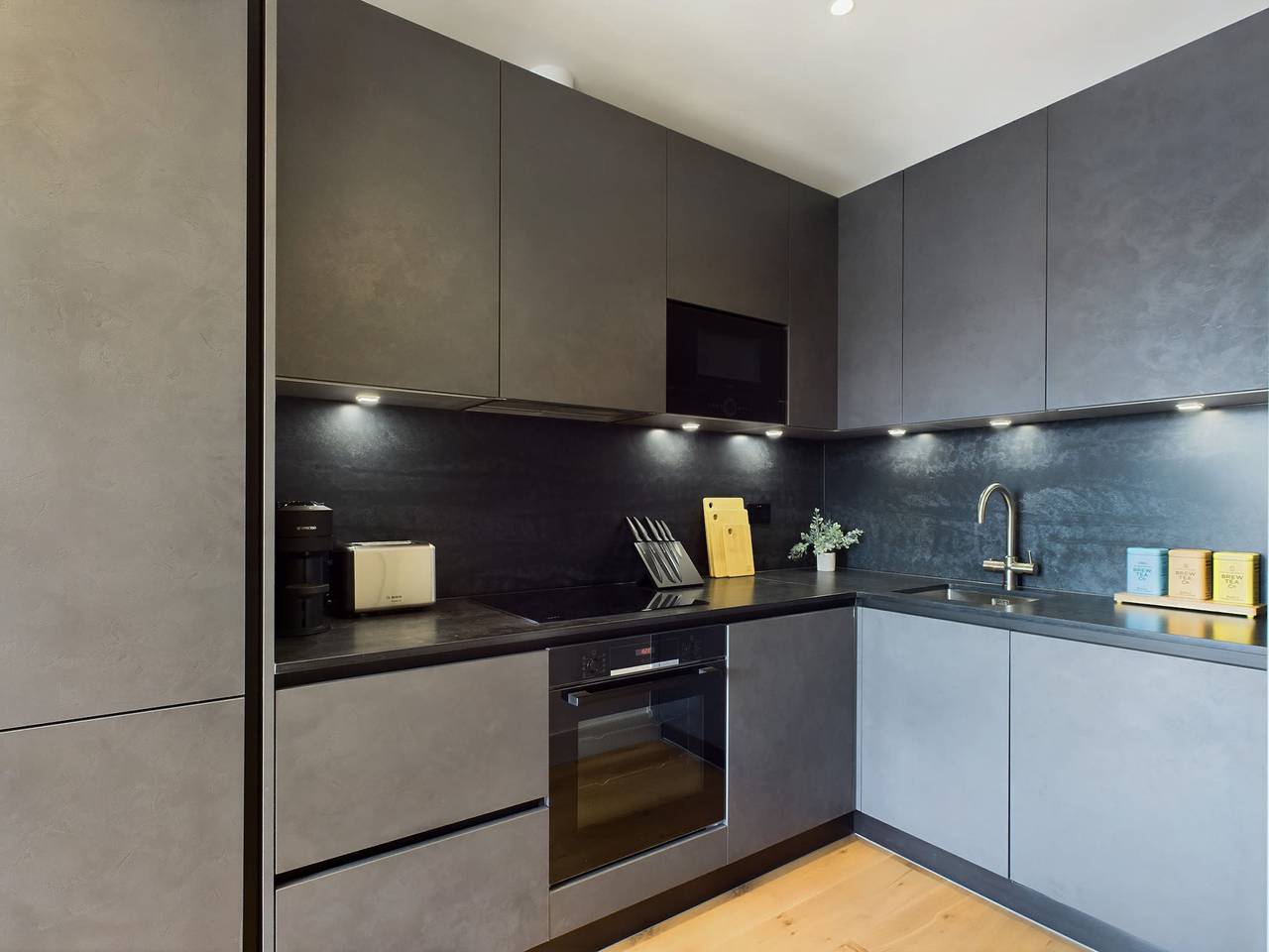 Entire apartment, Stylish St Pancras Apartment in Camden, London