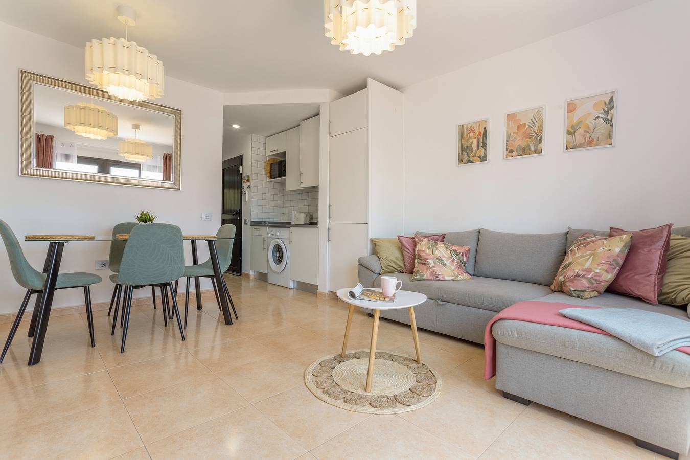 Hel leilighet, Vacation Apartment 'Oasis Del Paraiso' with Mountain View, Shared Pool and Wi-Fi in Corralejo, La Oliva