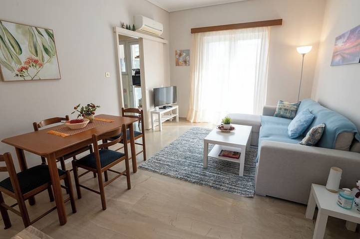 Gîte pour 2 personnes, avec balcon et jardin dans Saronida