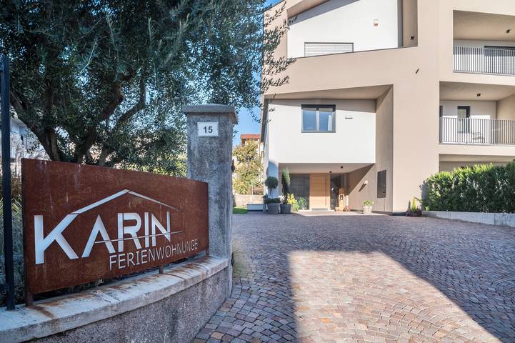 Entire apartment, Holiday Apartment "Karin - Merlot" with Shared Terrace and Wi-Fi in Tramin an der Weinstraße, Nonsberg Group