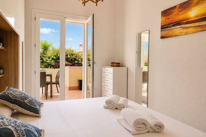 Villa con 2 camere da letto, piscina privata, internet Wi-Fi, vicino alla spiaggia e ai negozi in Codaruina/Valledoria, Valledoria