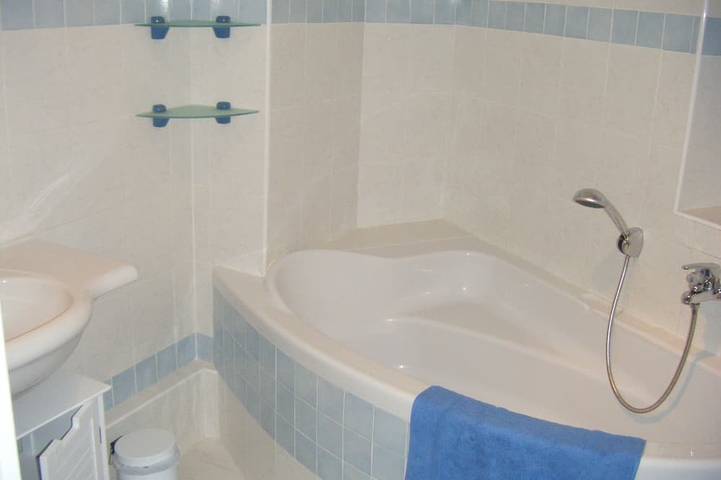 Gîte pour 2 personnes, avec terrasse et jardin à San-Martino-di-Lota - 3