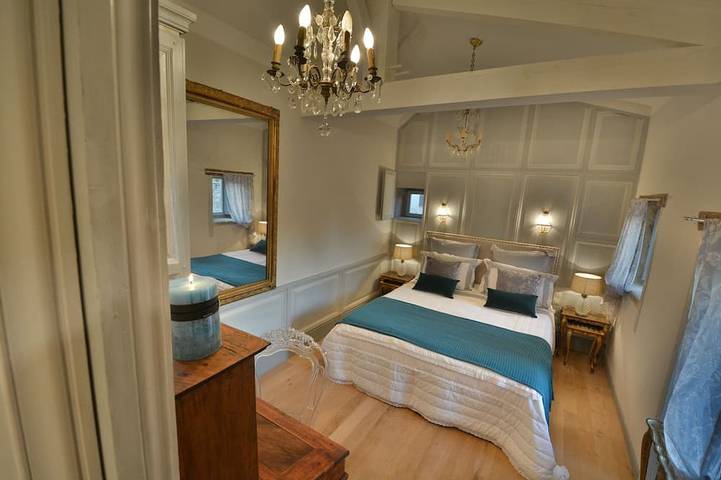 Location de vacances pour 2 personnes, avec jacuzzi ainsi que terrasse et piscine à Vézac - 4