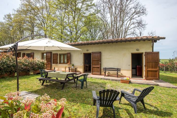 Geheel appartement, Appartement 'Faetino - Gallo' met Gedeeld Zwembad, Eigen Tuin en Wifi in Colle di Val d'Elsa, Provincie Siena