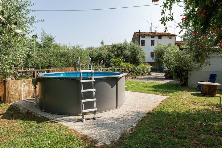House with private garden, pool, playground, free Wi-Fi – 30 minutes from the sea in Capannori, Colline Lucchesi