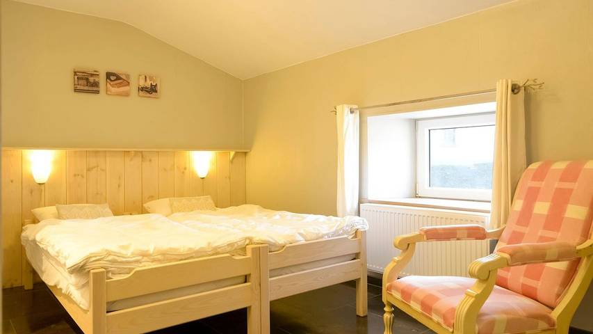 Location de vacances pour 9 personnes, avec sauna ainsi que jardin et jacuzzi à Manhay - 3