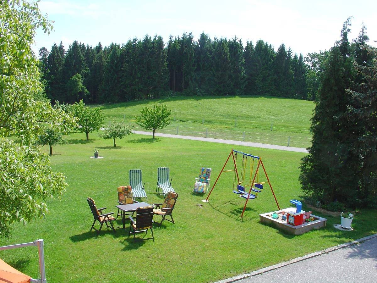 Ganze Wohnung, Reiterhof Hexental - Ferienwohnung 78 qm in Bogen, Ostbayern