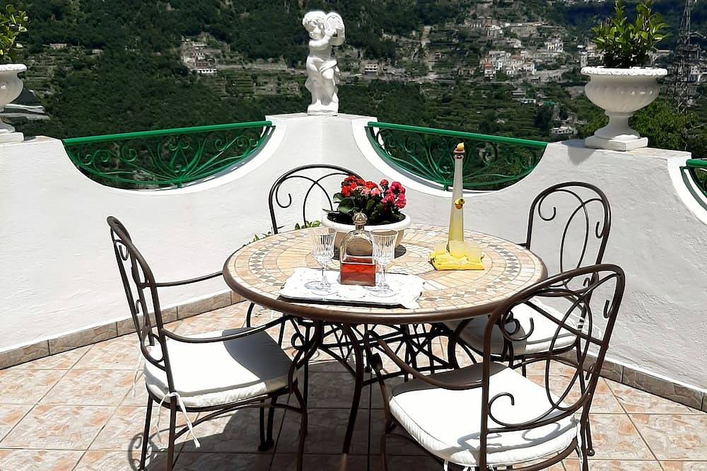 Entire apartment, Silvy House With Fantastic View in Amalfi, Sorrento Coast