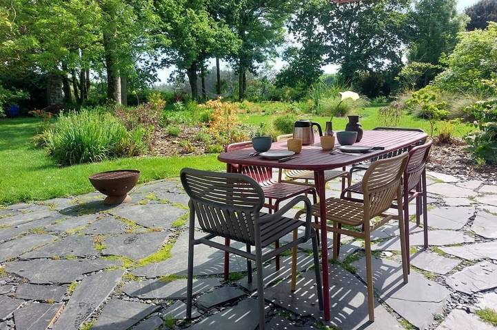 Location de vacances pour 4 personnes, avec terrasse et jardin à Saint-Clet
