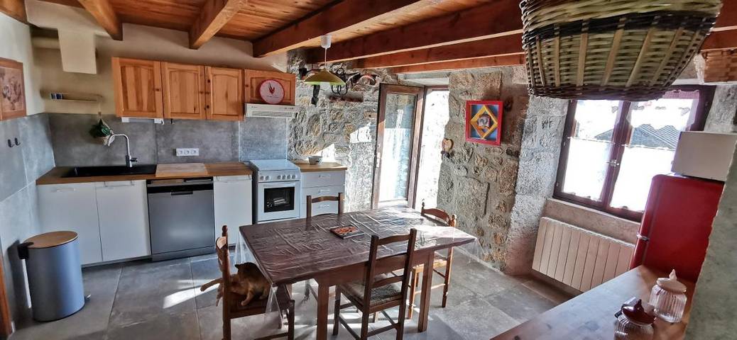 Location de vacances pour 5 personnes, avec terrasse et vue à Empurany - 3