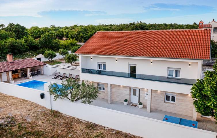 Ferienhaus für 10 Personen, mit Terrasse und Pool in Zadar - 3