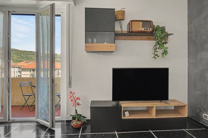 Appartamento intero, Appartamento 'Chiara Holiday Home' con balcone, Wi-Fi e aria condizionata in Chiavari, Riviera di Levante