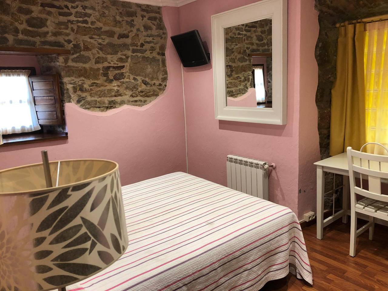 Room for 2 people with yard in La Corrada, Soto del Barco