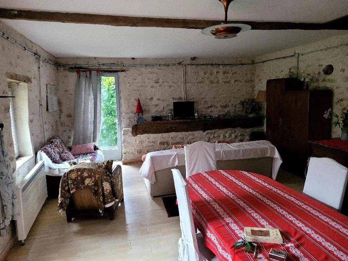 Three-Bedroom Holiday Home in Orville (Loiret), Région de Pithiviers