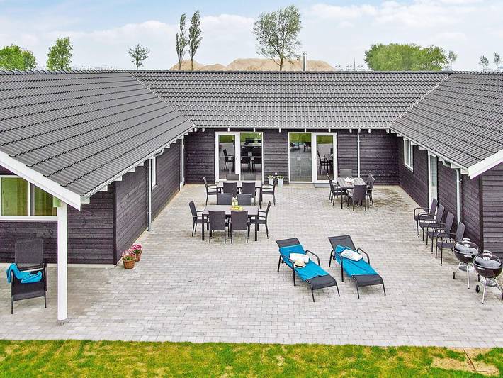 Ferienhaus für 20 Personen, mit Pool und Sauna sowie Terrasse, mit Haustier in Schleswig-Holstein