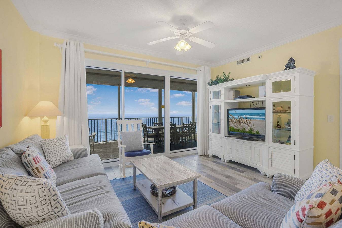 Ganze Wohnung, Regency Isle 711 2 Br 2 5 Ba sleep 8 gulf-front in Orange Beach, Baldwin County