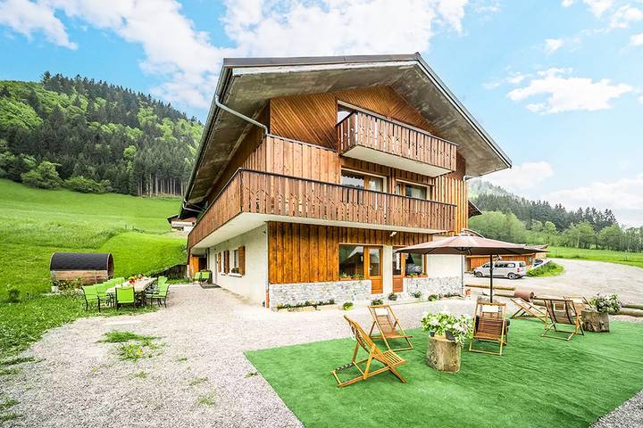 Maison de vacances pour 15 personnes, avec Balcon et Jacuzzi ainsi que Terrasse et Jardin