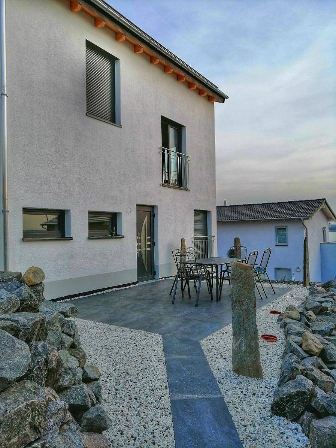 Ferienwohnung für 6 Personen, mit Terrasse und Seeblick sowie Ausblick in Rötha