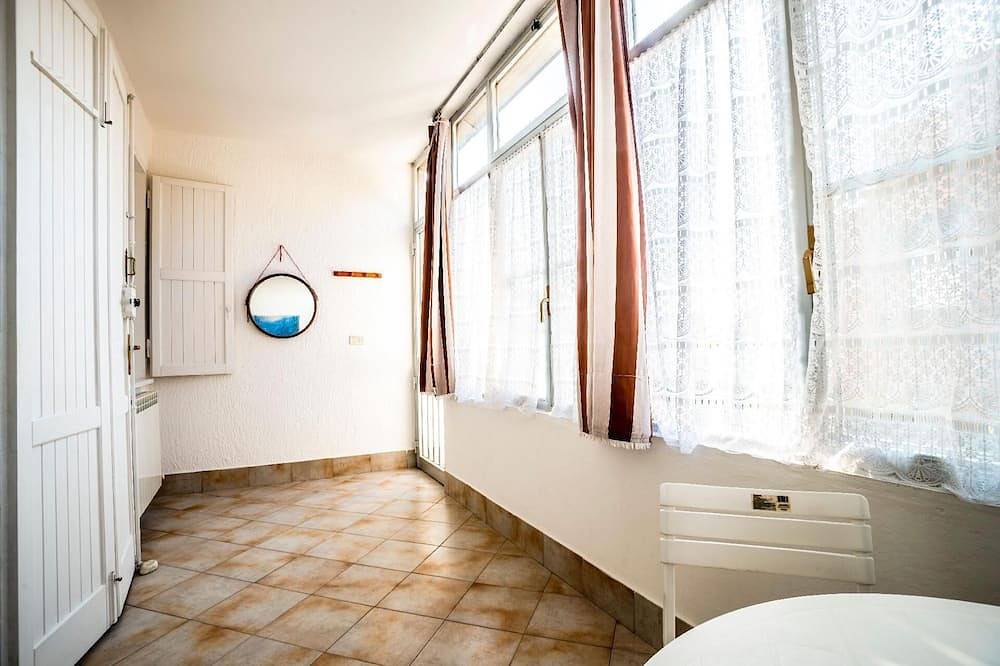 Entire apartment, Charming cottage with garden, close to the sea in Lido delle Nazioni, Ferrara Province