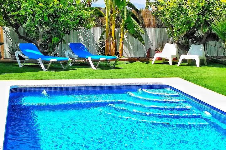 Gîte pour 4 personnes, avec jardin et piscine