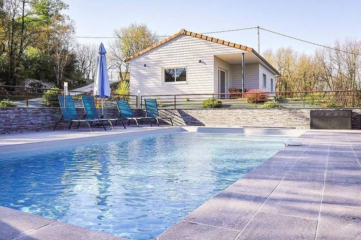 Location de vacances pour 4 personnes, avec jardin à Saint-Jean-de-Laur