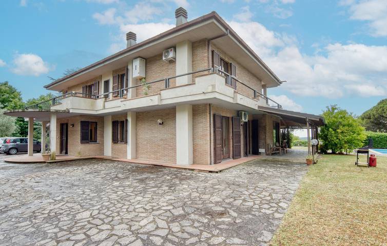 Acogedor apartamento con piscina, aparcamiento y WiFi cerca de Le Mosse in Montefiascone, Provincia de Viterbo