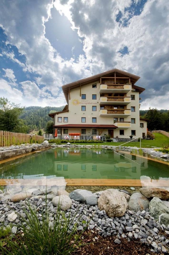 Ferienwohnung für 6 Personen, mit Balkon und Terrasse sowie Garten und Pool in Serfaus