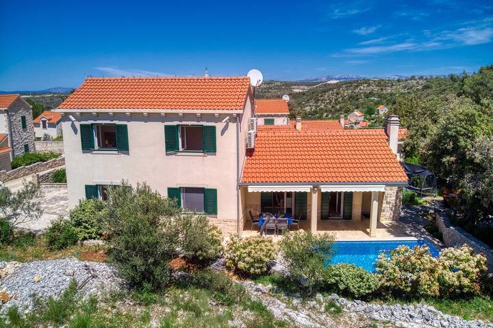 Villa pour 6 personnes, avec piscine et jardin dans Brac - 4