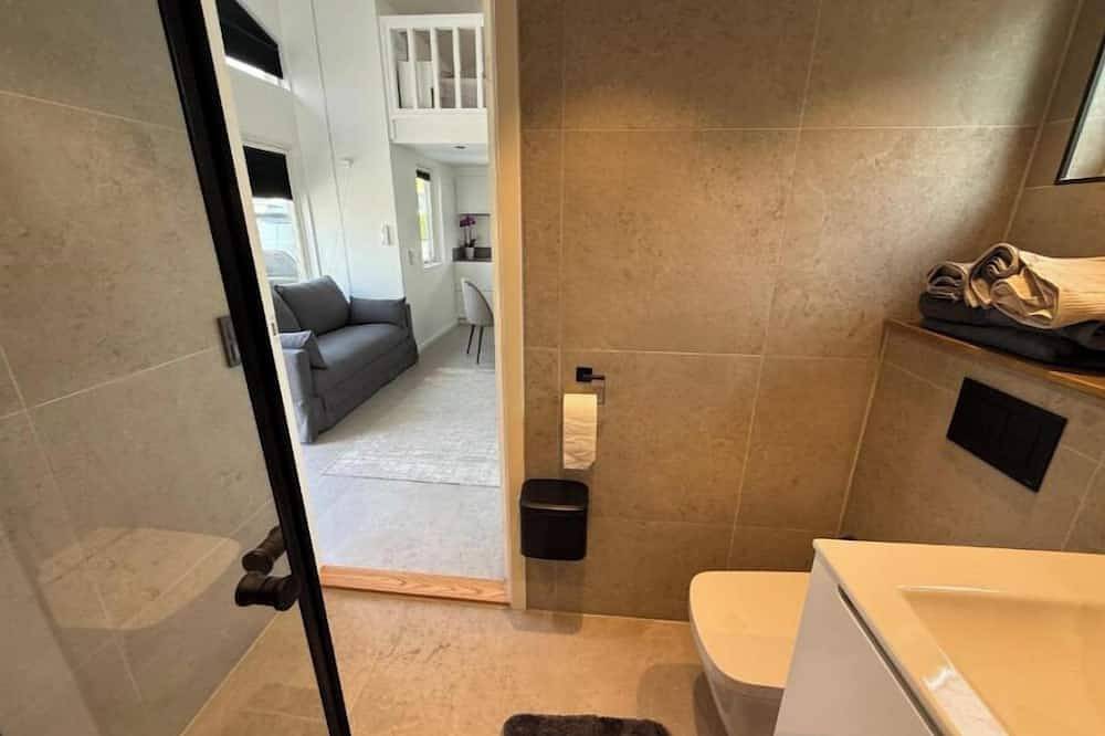 Nordic Loft Retract- Deluxe mini villa with 2 sleeping lofts in Mölndal, Västergötland