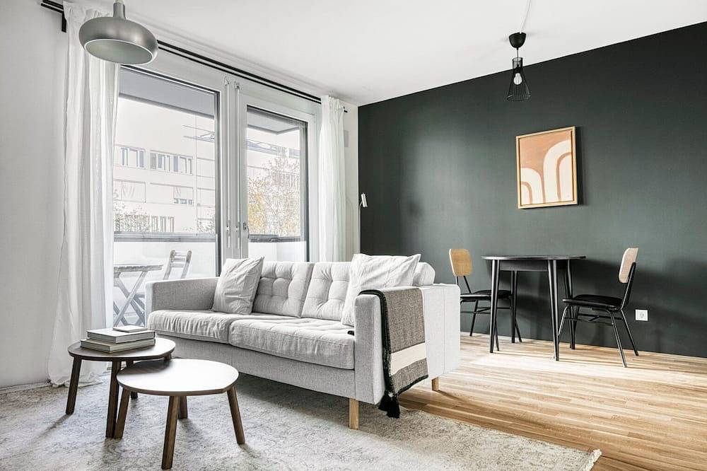 Ganze Wohnung, Ideal Donaustadt 1Br w/ Balcony, near Donaupark & Metro U1, by Blueground in Wien, Donau Niederösterreich